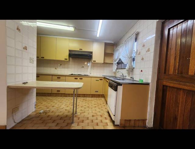 6 BEDROOM TOWNHOUSE FOR SALE IN RESERVOIR HILLS